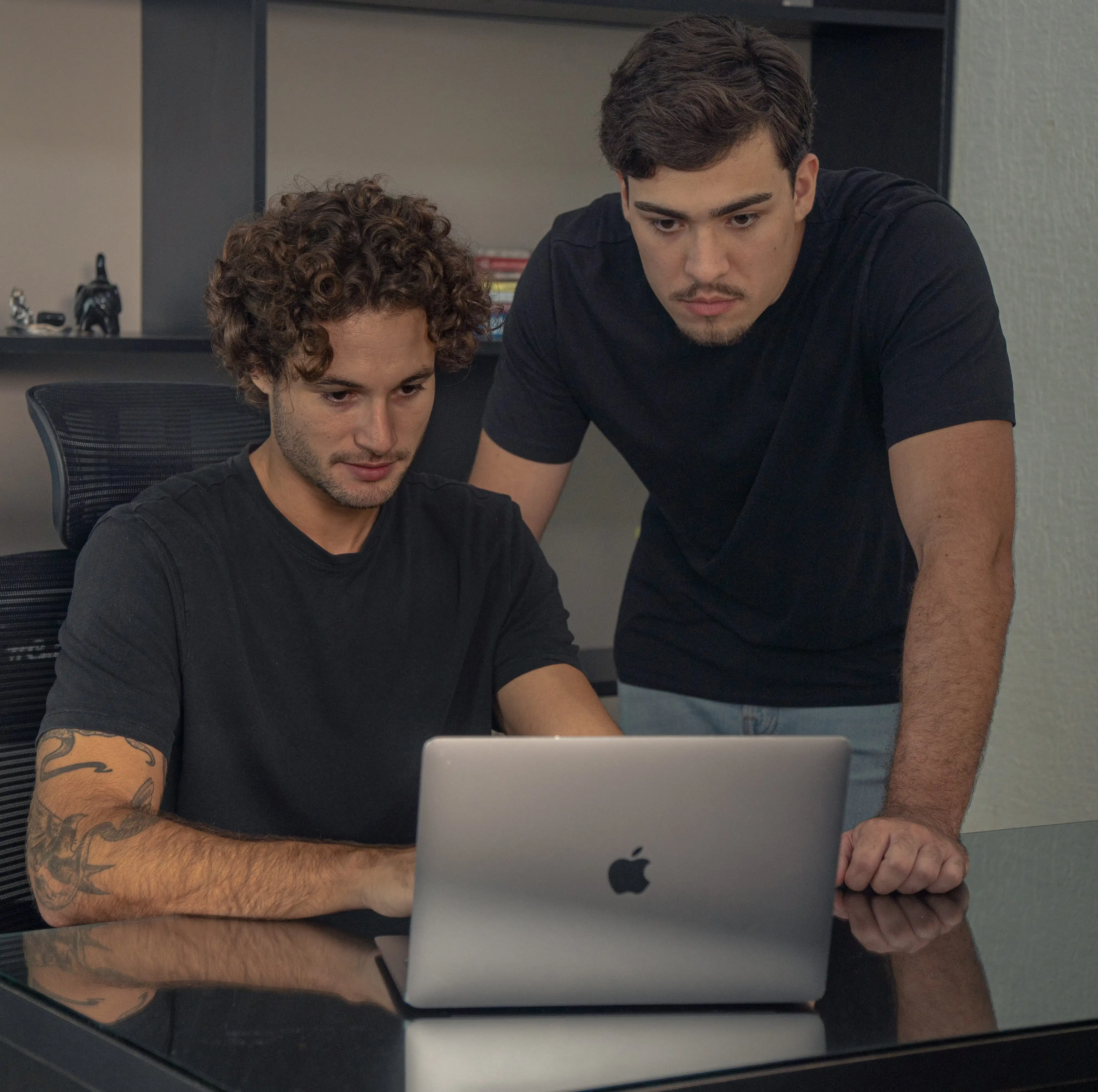 Equipe octo.hub trabalhando em conjunto